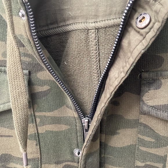 Sanctuary. Never worn! Camo zipper sweatshirt/jacket style - Picture 5 of 6